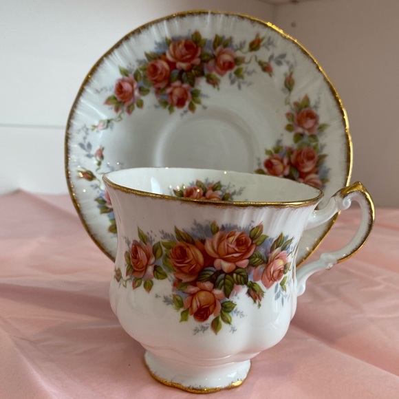EUC Vtg Paragon Bone China Teacup and Saucer in Pattern “Elizabeth Rose” - Picture 8 of 11